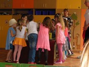 BAZÁREK - učíme dospěláky třídit odpady